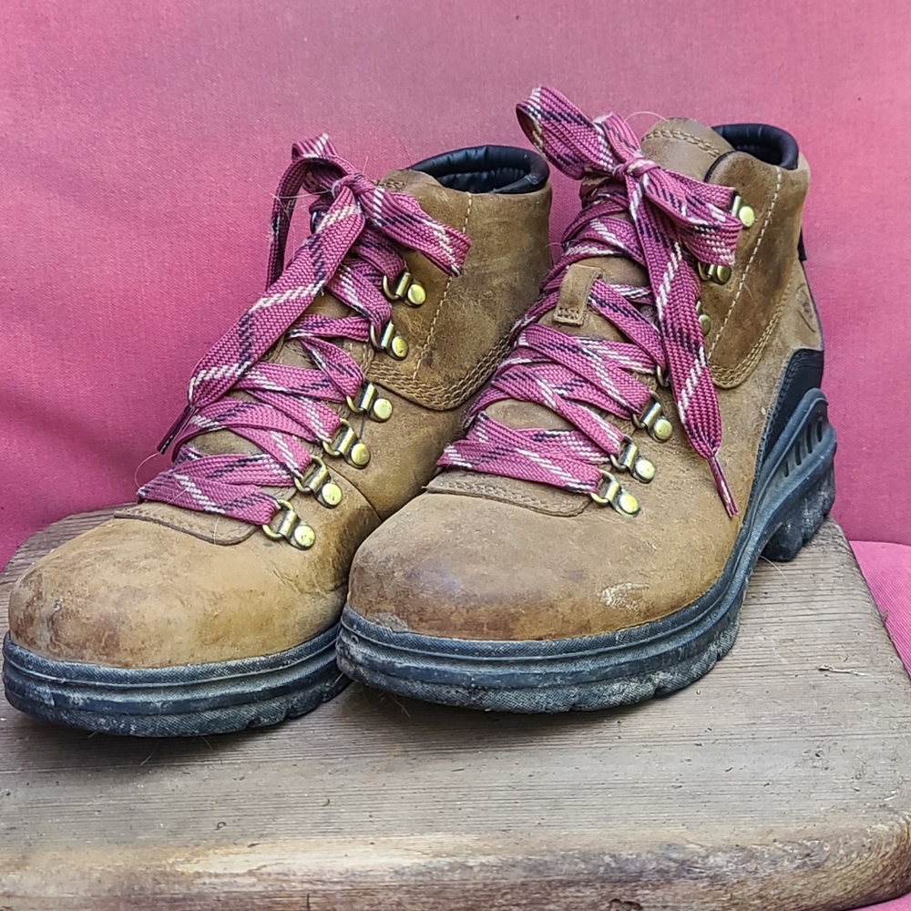 Ariat barnyard lace waterproof boots 🐎